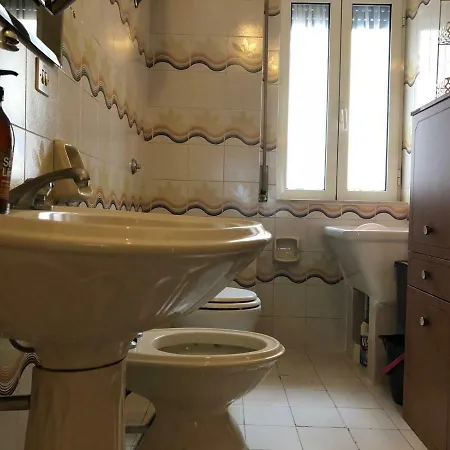 Casa Vacanza A Дом отдыха *